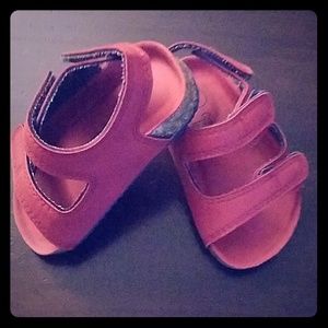EUC Cat & Jack toddler sandals - size 5